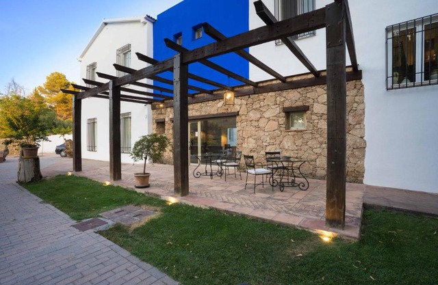 Las Aguas del Arbuniel con Pista de Pádel