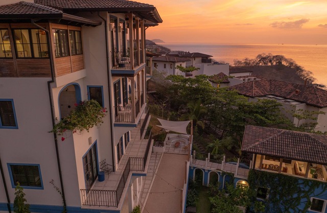 Las Catalinas-Casa Chameleon's neighbor perfect for large groups, amazing views