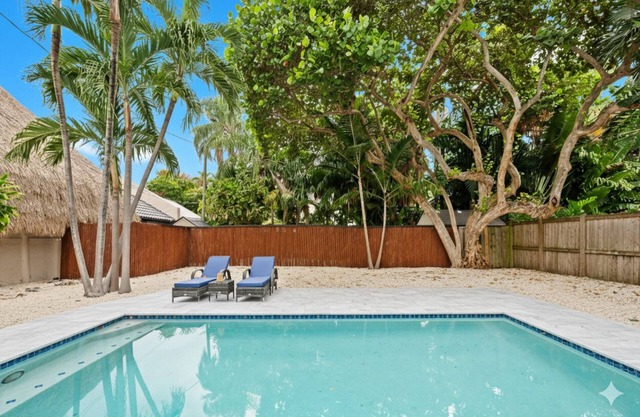 Las Olas Home Private Pool Walk to Beach Owner-Managed, 11+ Yrs Host