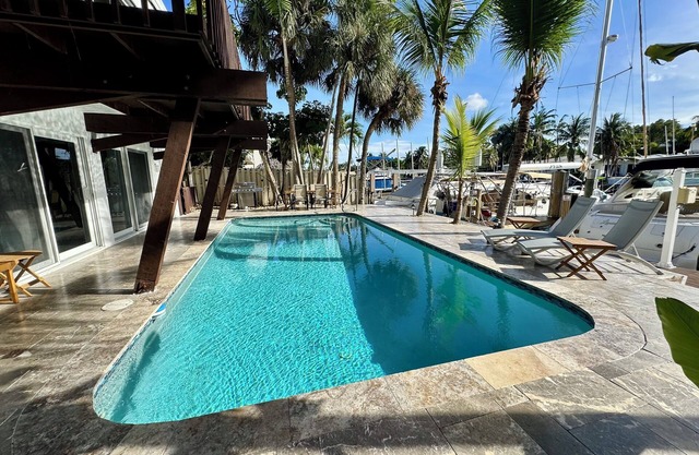 Las Olas Waterfront Escape-Great Duplex for 6 Pool