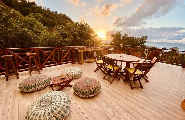 Las Palmas in Kitten's Warf