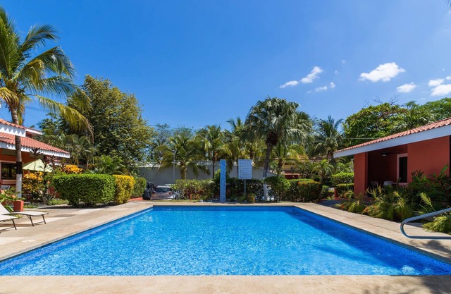 Las Palmas Oasis: One Bedroom w/Loft, NEW Kitchen!