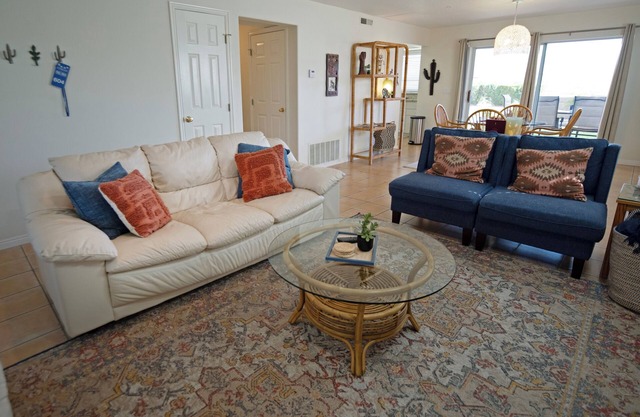 Las Palmas Resort: 3 BR, Hot tub, Pool, Parking