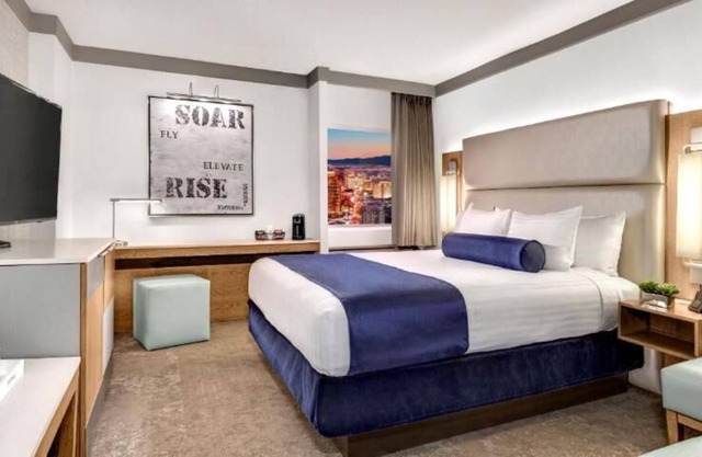 Las Vegas Vacation! Pools, Game Room, Casino, Parking! Near The Neon Museum