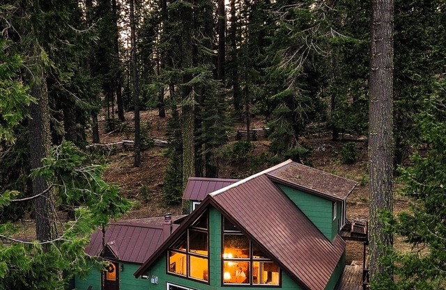 Lassen Mtn Lodge · Spacious, Private & EV Charger