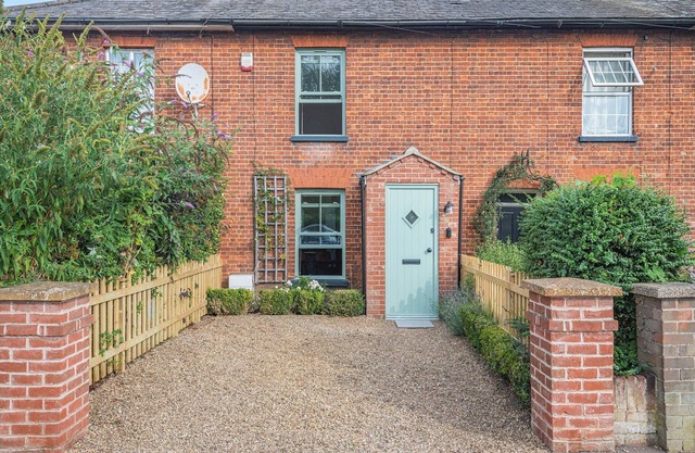 Lavender Cottage is a luxurious cottage to indulge, delight and enjoy.
