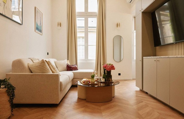 Lavie Maison Marais AC Hot Tub