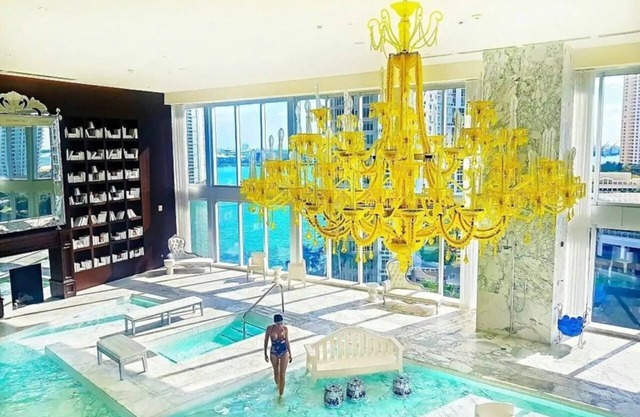 Lavish Condo Ocean views