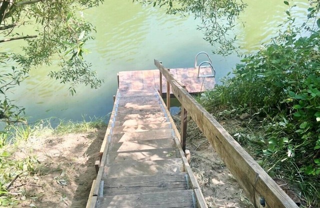LazyRiverLodge~Classic Cabin on River Family FUN Dock&Decks!GmRm/WiFi/HotTub