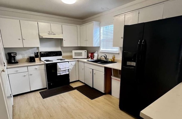 ★LBK Lake-View Property★3BR/2BA★S LBK/S Loop 289