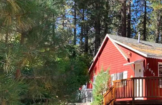 LC · Fire pit/Fireplace/3 blks2Village/Pet-kid friendly