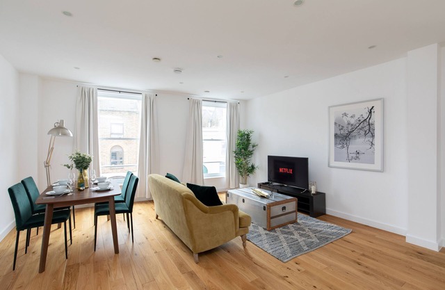 LCA - Luxury Serviced Apartment in Camden (mins to Central London)