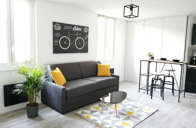 LE BIKING *STUDIO (30m²) *WIFI*PARKING PRIVE*CALME