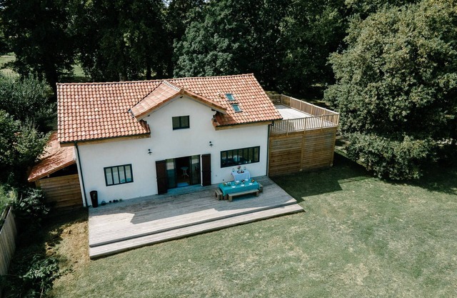 Le Bosquet - Maison de Charme Dans un Parc en Plein Coeur de Village