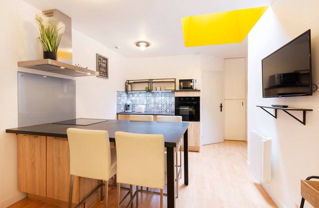 Le Carré de Nicolas - One Bedroom Apartment, Sleeps 2