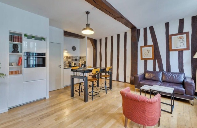 Le Charmant * F2 rue du Gros Horloge à Rouen!