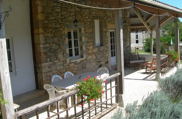 Le Chataignier, Gîtes de Peyrounou. Holidays, fait à la main