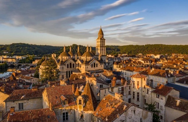 Le Chic & Stylé: Between the Historic Center and the Palais de Justice