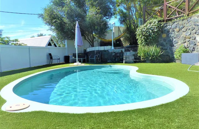 LE CLOS DE VAL - ACCOMMODATION - TERRACE SEA VIEW - HEATED SWIMMING POOL