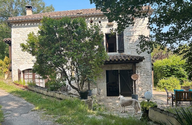 Le Clos des Fées – Spacious Holiday Home with Garden in Montaigu-de-Quercy