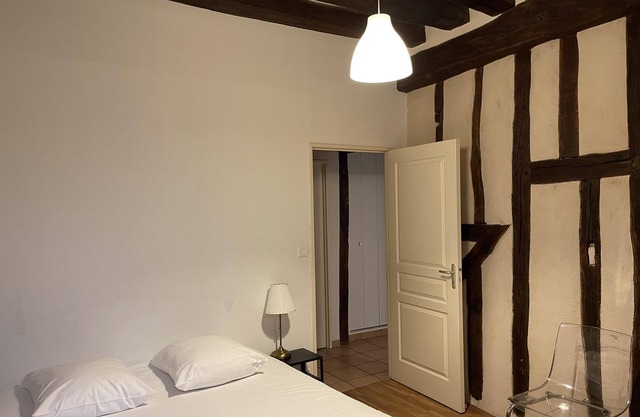 Le Coche d'Eau-Apartment-Modern-Ensuite-City view