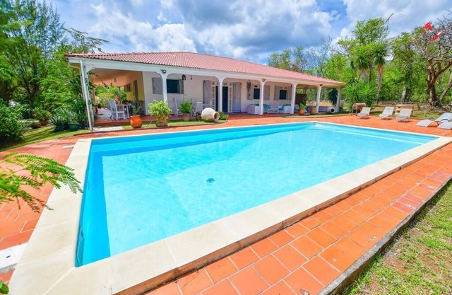 Le Diamant: House with garden