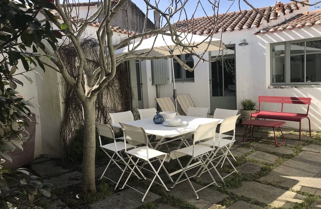 LE FIGUIER charming house on Ile d'yeu, in the heart of Saint-Sauveur, 5 bedrooms