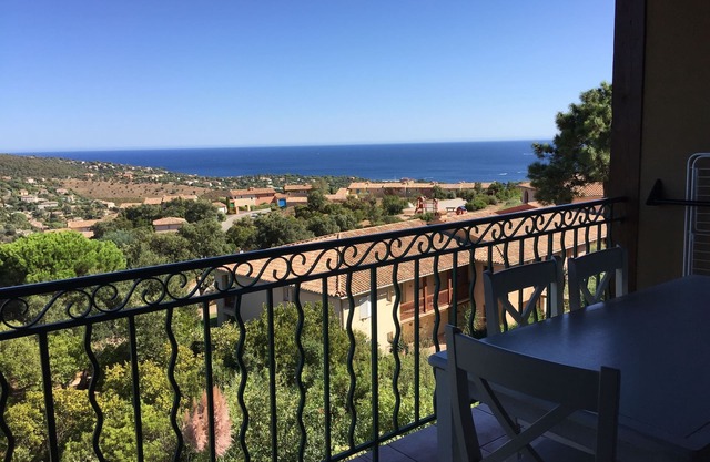 Le Hameau Belle Terrasse Magnifique Vue Mer free wifi and air conditioning.