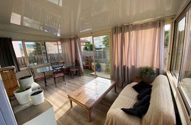 Le Lola charment T3 à 10 minutes à pied de la plage.