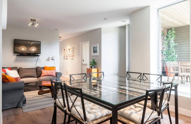 Le Lounge: Spacious Apartment in Heart of the Plateau + Private Terrace