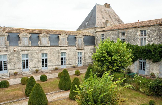 Le Pavillon D’Or - Two Bedroom Apartment, Sleeps 4