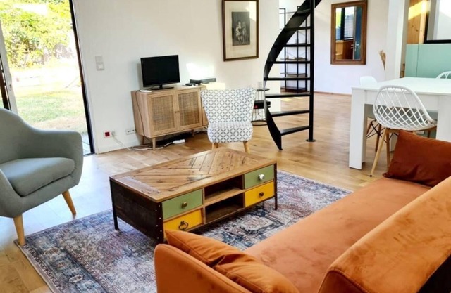 Le petit bois: Superb house with garden!