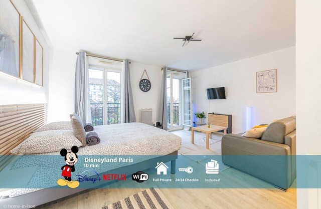 Le Petit Bussy, 4 guest Disneyland Paris 10min