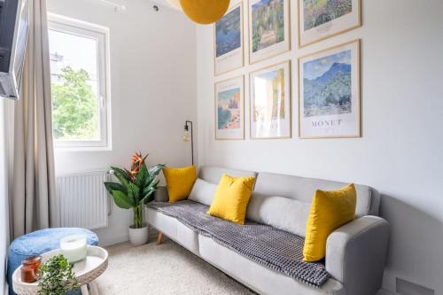 Le Petit Monet - City center near train station