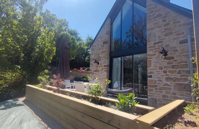 Le petit moulin de Kerloroc, a haven of peace with swimming pool for lovers.