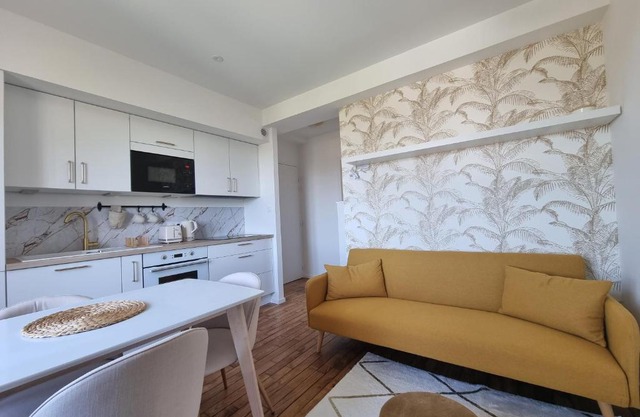 Le Reflet Papillon by Madame Conciergerie