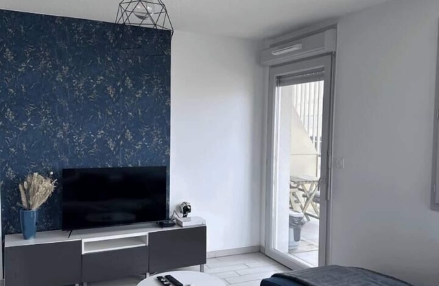 Le Soyeux : Bright apartment + Terrace, Carré de soie