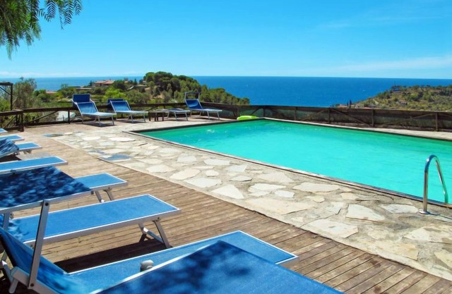 Le Terrazze del Geco Bungalow A (SLR300) by Interhome