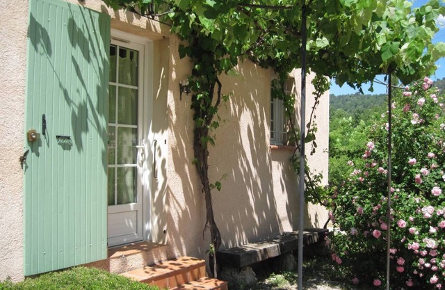 LE THYM house 500 meters from the village with private parking.