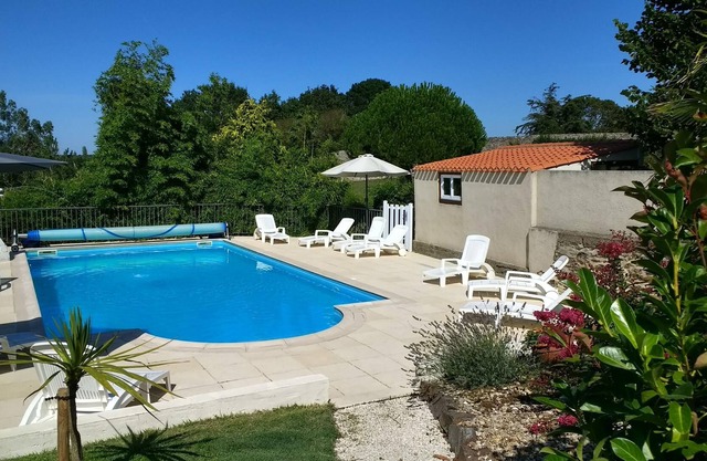 Le Vieux Logis, Piscine Chauffée, à 5 km de la mer