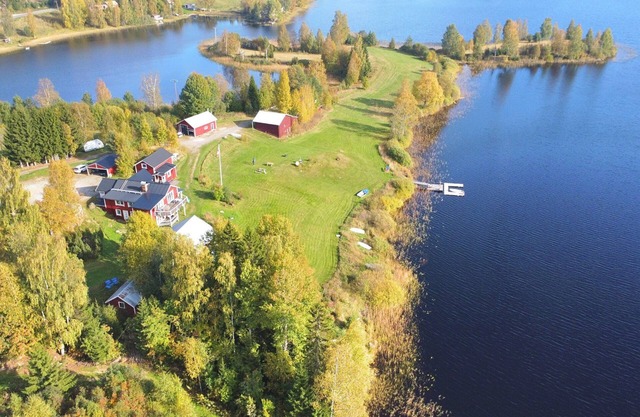 Lea - Holiday apartment with lake view & boat near Sundsvall