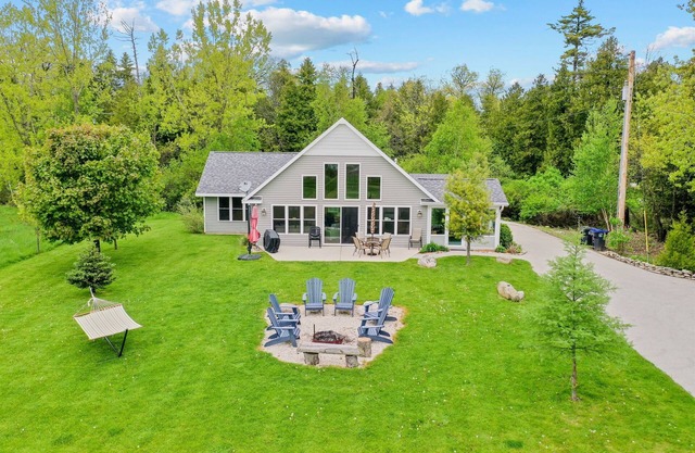 Leafy Bayside Bliss: Fall in Door County