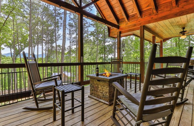 Lee's Lookout - Stunning Montain Views, Hot Tub 2BR 2BA