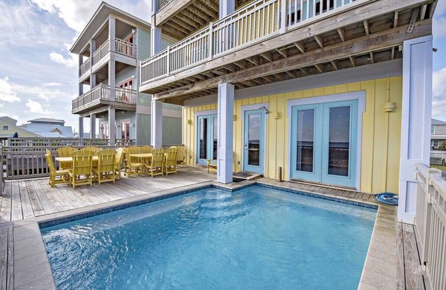 Lemonshello BeachFront, Hot tub, Heated Pool, 8 bedrooms