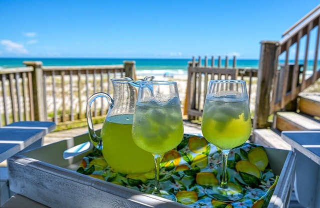 Lemontiniville - Oceanfront - Decks for Days