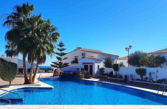 Leo's Smile House by VG