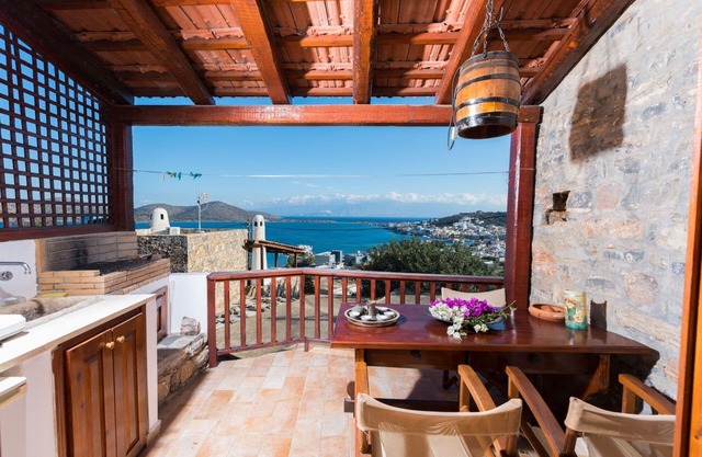 Leonidas Cretan Traditional House with Sea View