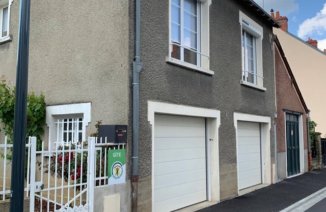 Léonie's house - 2 bedrooms - private courtyard - wifi