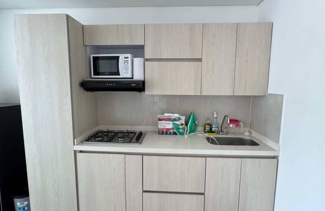 lEPl Comfy Apt, Tv,Parking,Washer,Good Location