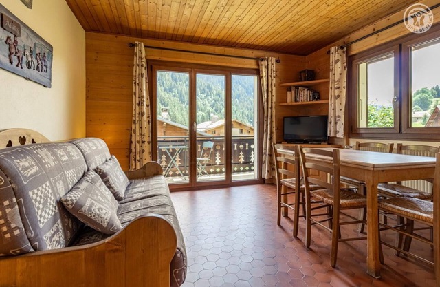 LES ARCOSSES - LE NOISETIER